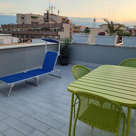Апартаменты Attico Con Terrazza A Бари Экстерьер фото