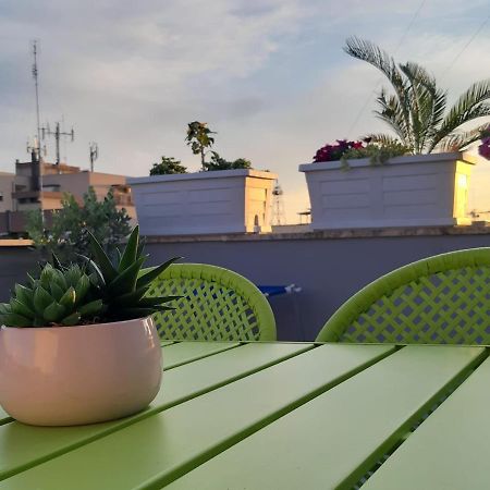 Апартаменты Attico Con Terrazza A Бари Экстерьер фото