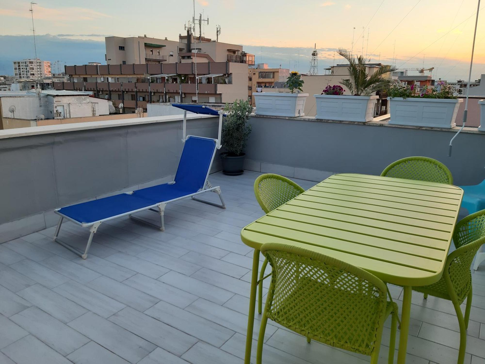 Апартаменты Attico Con Terrazza A Бари Экстерьер фото