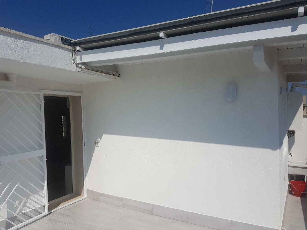 Апартаменты Attico Con Terrazza A Бари Экстерьер фото