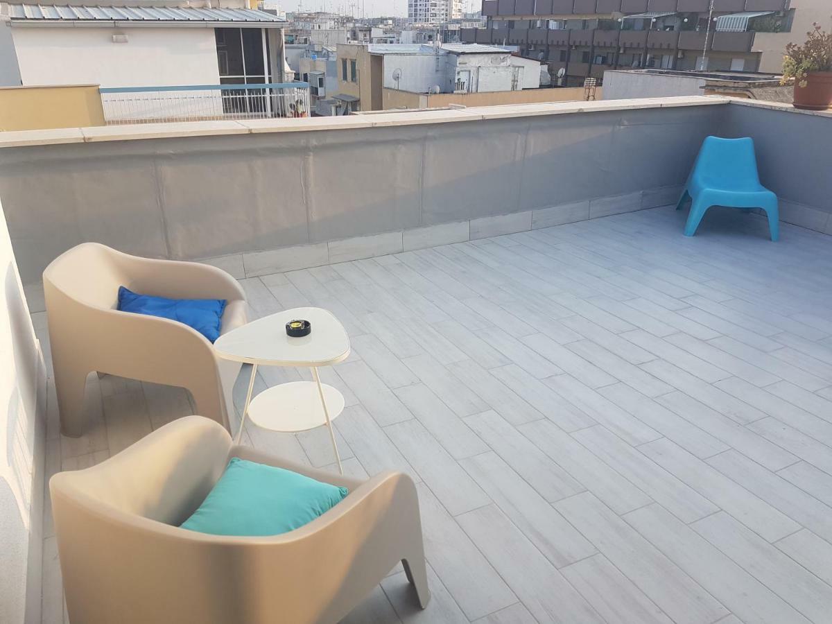 Апартаменты Attico Con Terrazza A Бари Экстерьер фото