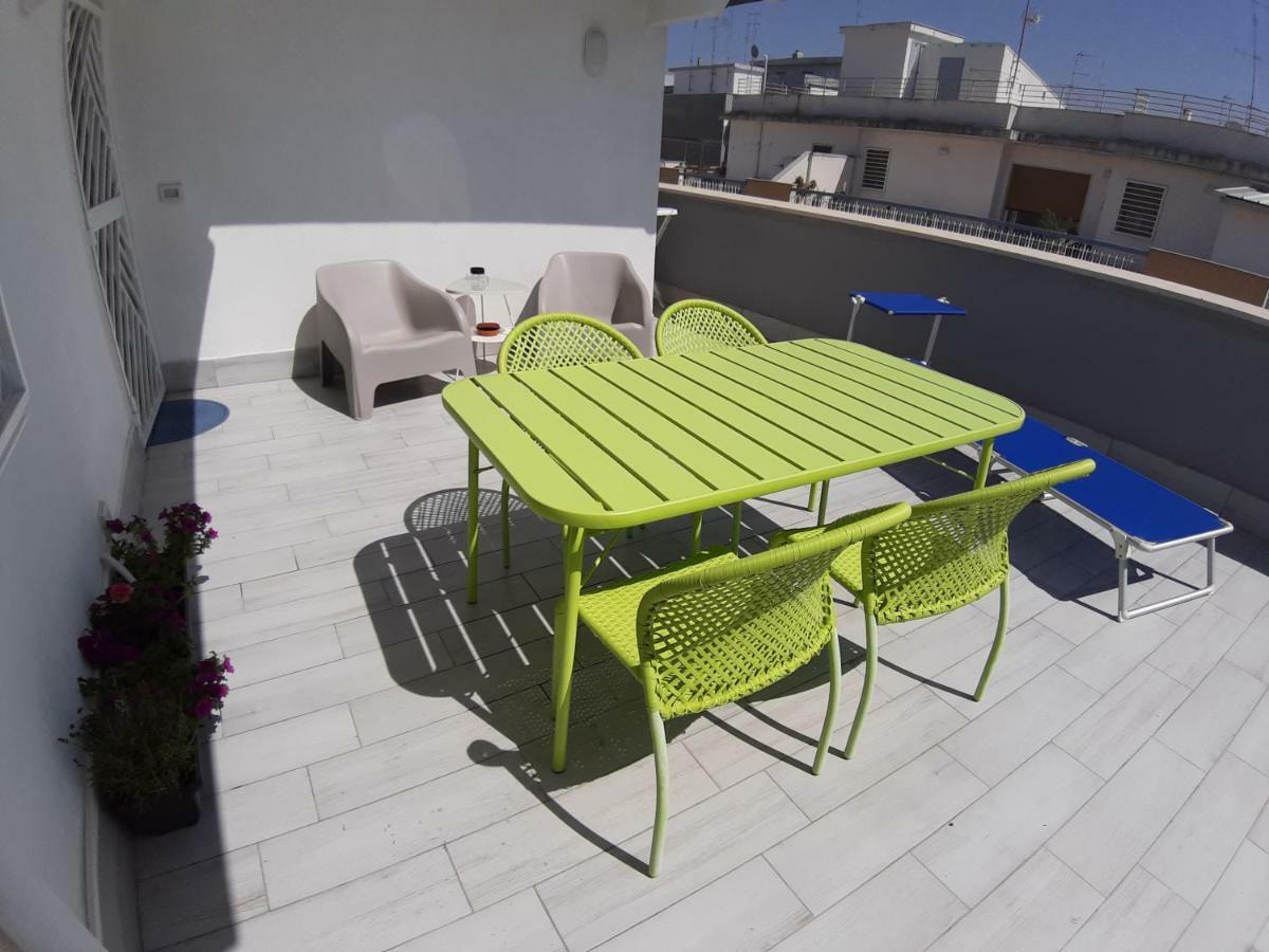 Апартаменты Attico Con Terrazza A Бари Экстерьер фото