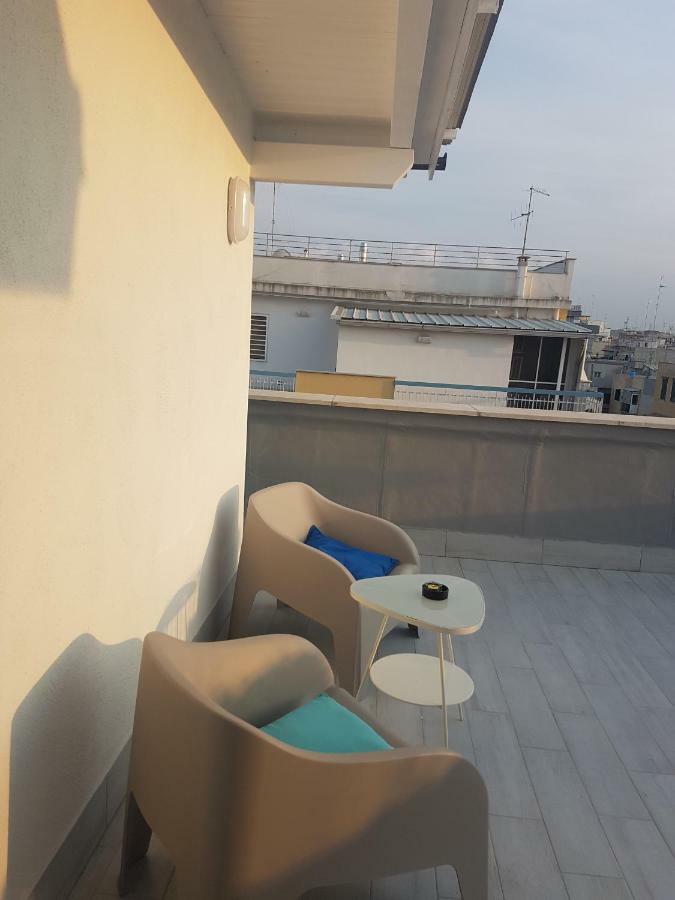 Апартаменты Attico Con Terrazza A Бари Экстерьер фото