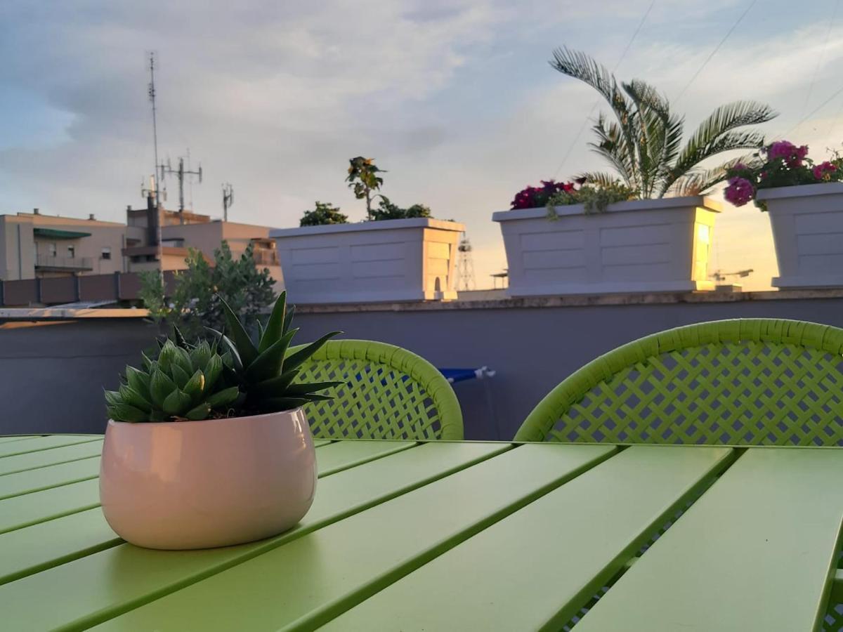 Апартаменты Attico Con Terrazza A Бари Экстерьер фото
